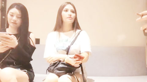 迷妹推荐--约两个妹子和兄弟一人干一个