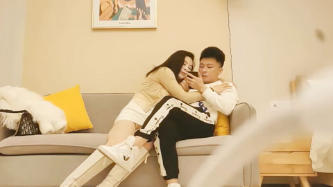 迷妹推荐--极品丰腴肉感_性感迷人还这么粘人_渴望眼神触感销魂，立马情欲沸腾