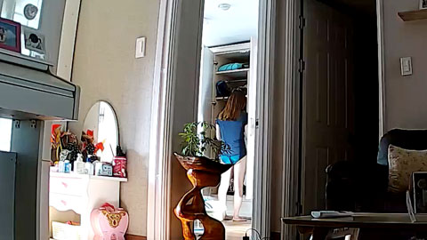 居家少妇换衣服