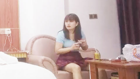 迷妹推荐--按摩完私约足疗女，豹纹内衣肉肉，撞击大屁股尽情输出