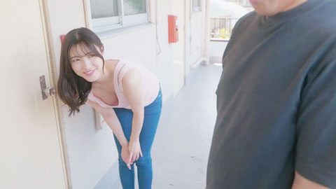 明明有女朋友却被邻居老婆的漂浮胸罩诱惑和乳头折磨出轨的糟糕男人不道德乳头高潮_001