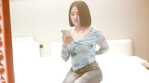 迷妹推荐--23岁兼职小白领，小姐姐第一次见识到这么多姿势，插得好舒服今夜这钱赚得轻松！